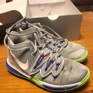 KYRIE 5 (GS) size 4.5Y